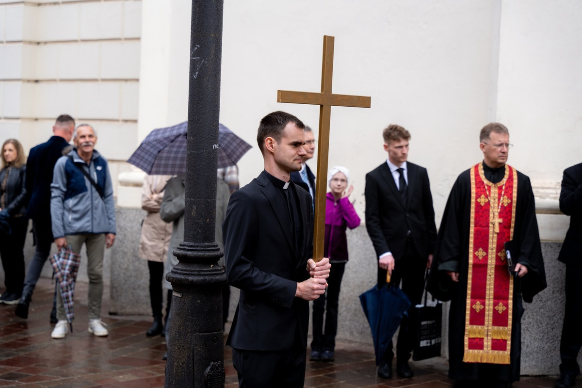 FOTO: Na Veľký piatok prešiel ulicami Košíc Ekumenický pašiový sprievod, foto 2
