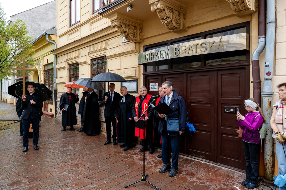 FOTO: Na Veľký piatok prešiel ulicami Košíc Ekumenický pašiový sprievod, foto 6