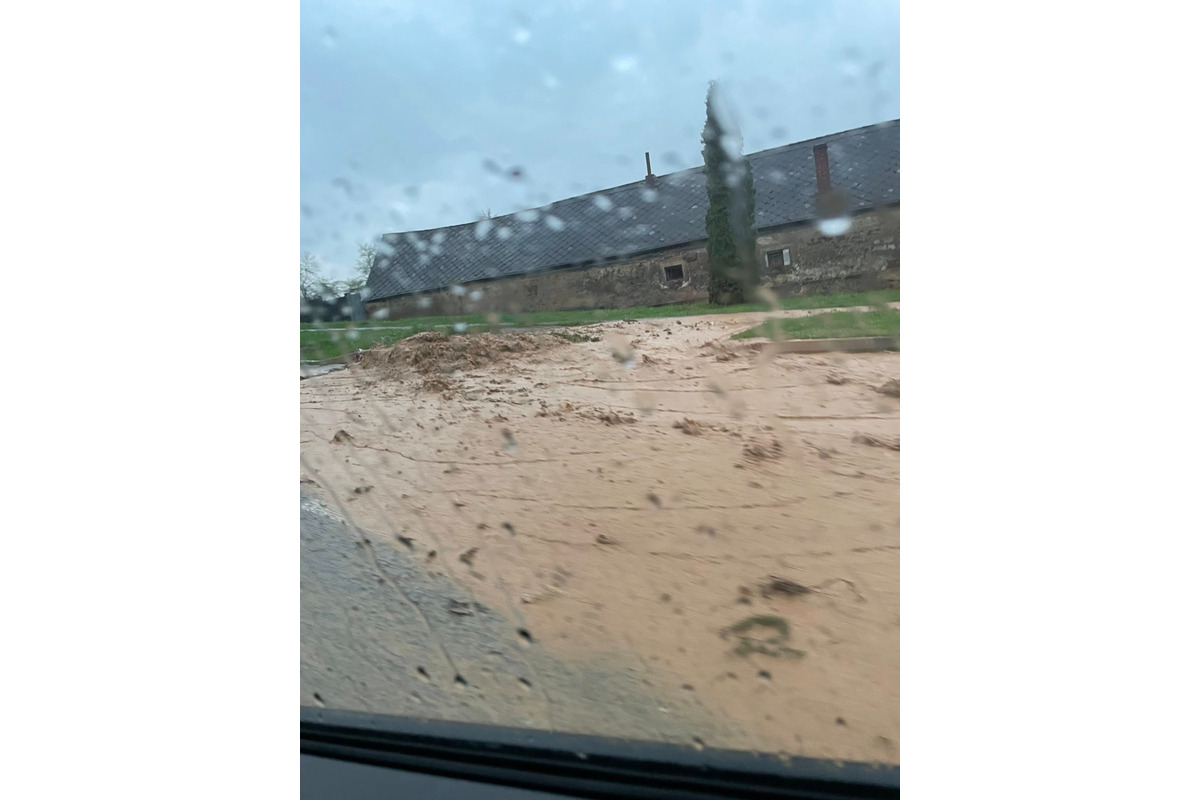 FOTO: Košický kraj zasiahli búrky, cesty sú pod vodou, foto 2