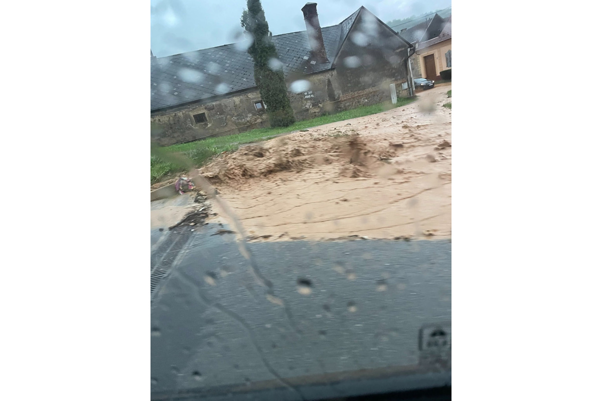 FOTO: Košický kraj zasiahli búrky, cesty sú pod vodou, foto 3