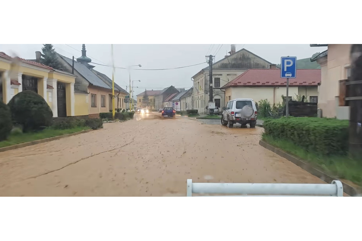 FOTO: Košický kraj zasiahli búrky, cesty sú pod vodou, foto 4