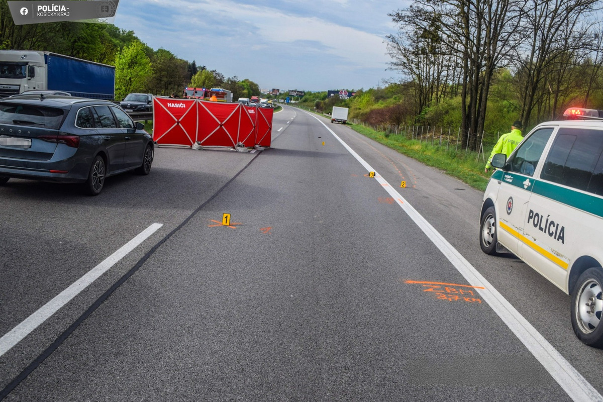 FOTO: Tragická nehoda na Zelenom dvore si vyžiadala smrť chodkyne, foto 1