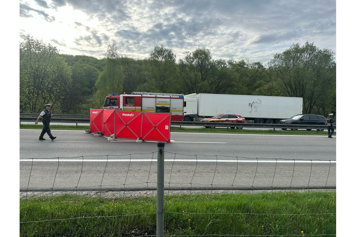 FOTO: Tragická nehoda na Zelenom dvore si vyžiadala smrť chodkyne, foto 2