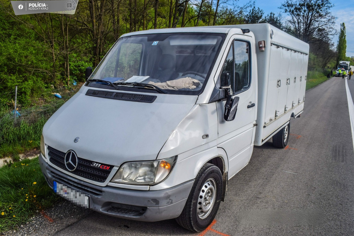 FOTO: Tragická nehoda na Zelenom dvore si vyžiadala smrť chodkyne, foto 3