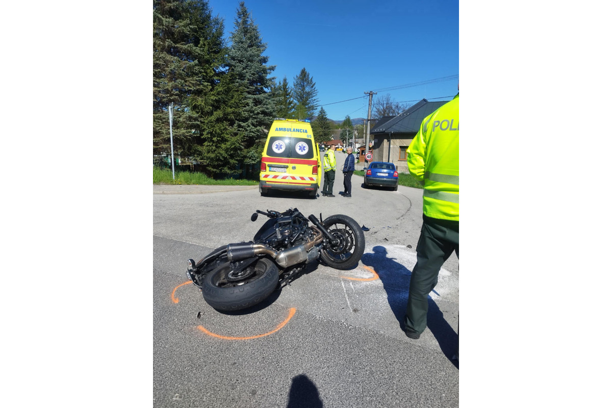 FOTO: Lukáš Adamec mal nehodu na motorke pri Podbrezovej a skončil v nemocnici, foto 3