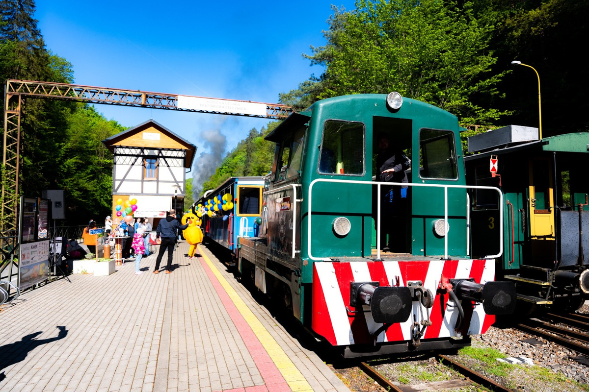 FOTO: Košická Detská železnica odštartovala ďalšiu sezónu. Krásna akcia rozžiarila očká malých aj veľkých, foto 2