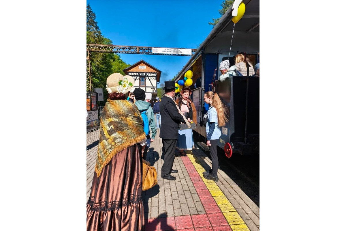 FOTO: Košická Detská železnica odštartovala ďalšiu sezónu. Krásna akcia rozžiarila očká malých aj veľkých, foto 3