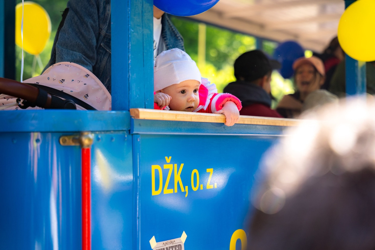 FOTO: Košická Detská železnica odštartovala ďalšiu sezónu. Krásna akcia rozžiarila očká malých aj veľkých, foto 8
