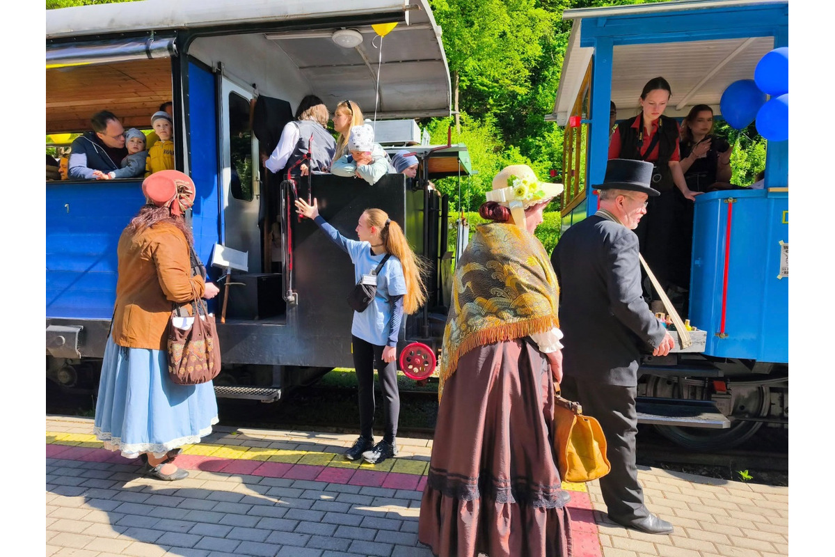 FOTO: Košická Detská železnica odštartovala ďalšiu sezónu. Krásna akcia rozžiarila očká malých aj veľkých, foto 17