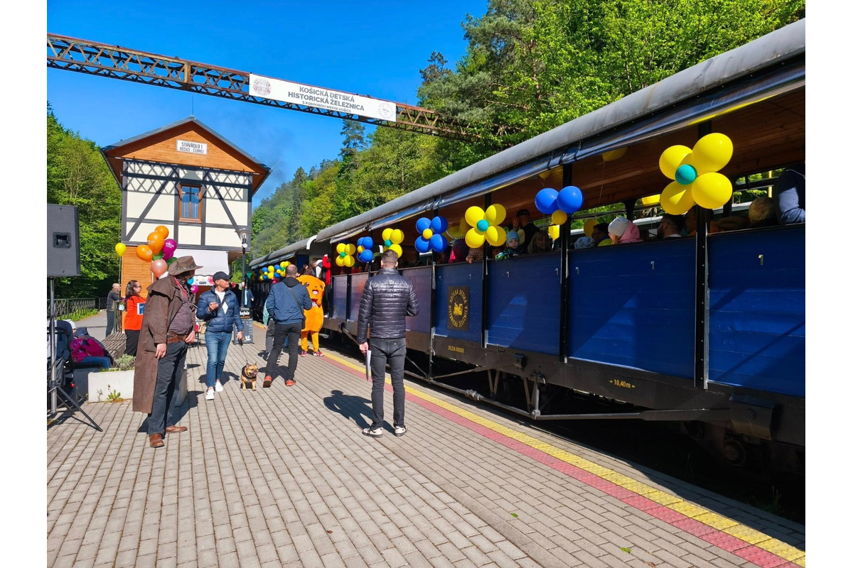 FOTO: Košická Detská železnica odštartovala ďalšiu sezónu. Krásna akcia rozžiarila očká malých aj veľkých, foto 20