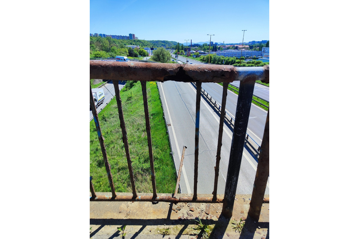 Furčania majú strach prechádzať týmto mostom, foto 4