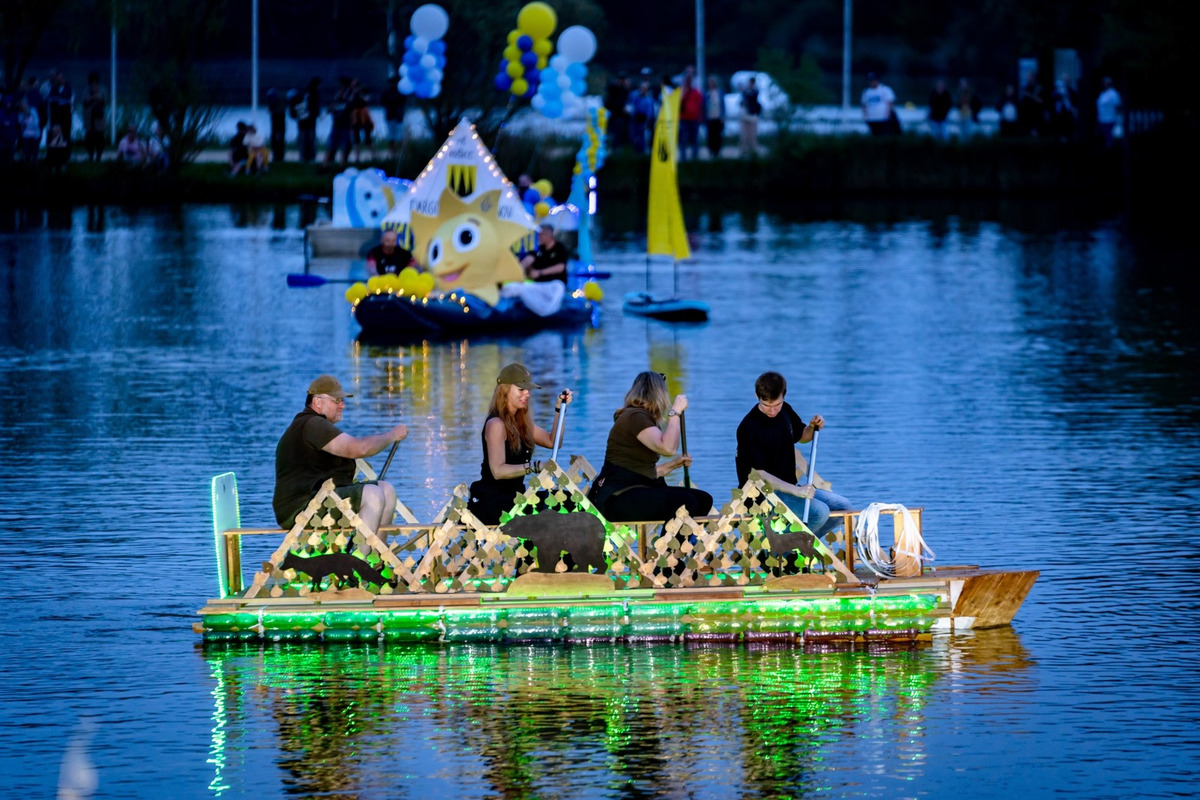 FOTO: Košické Jazero sa po roku znova premenilo na Benátky, foto 10