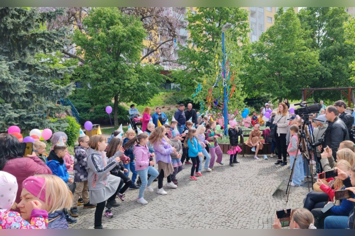 Fontánu prebúdzali najmenší Ťahanovčania svojím spevom a tancom, foto 1