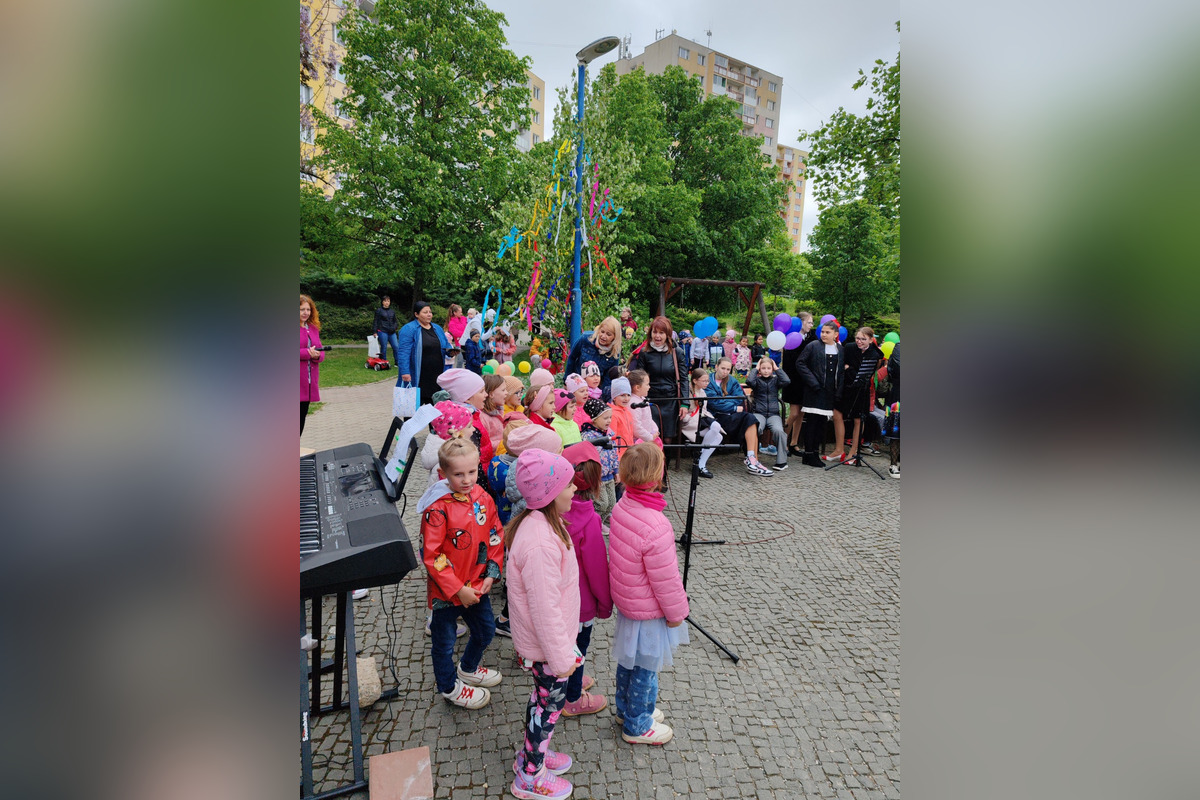 Fontánu prebúdzali najmenší Ťahanovčania svojím spevom a tancom, foto 6