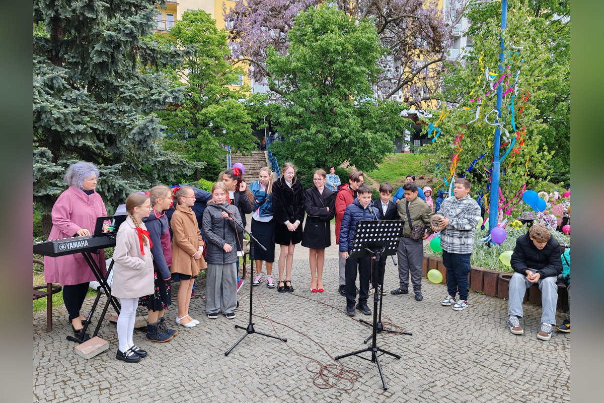 Fontánu prebúdzali najmenší Ťahanovčania svojím spevom a tancom, foto 7