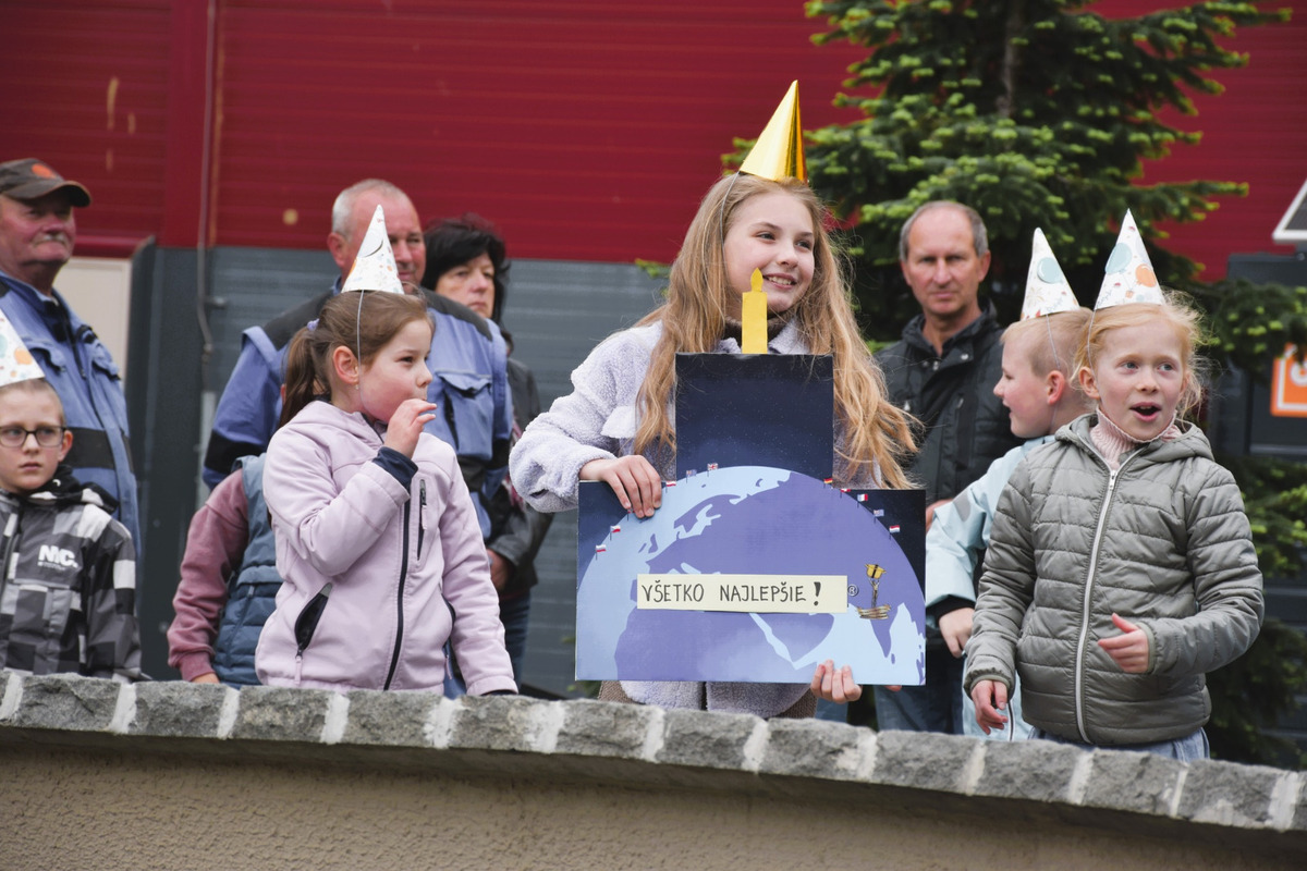 Fontánu prebúdzali najmenší Ťahanovčania svojím spevom a tancom, foto 8