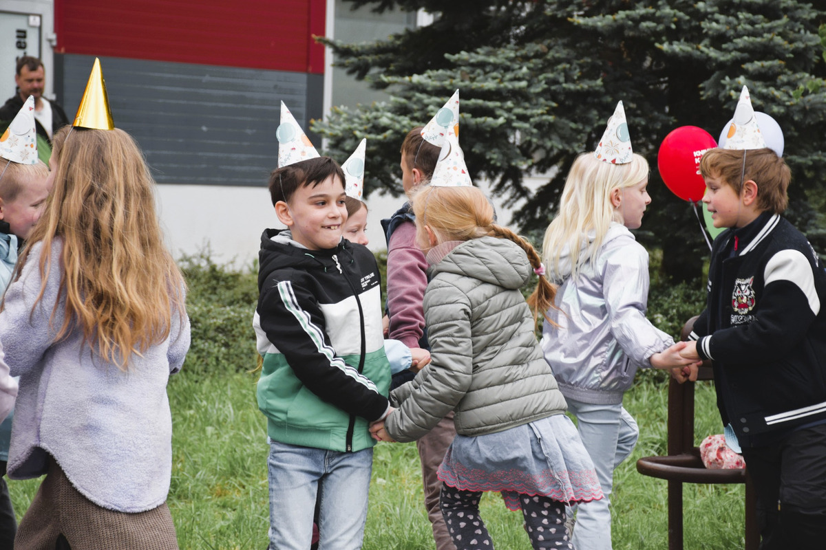 Fontánu prebúdzali najmenší Ťahanovčania svojím spevom a tancom, foto 9