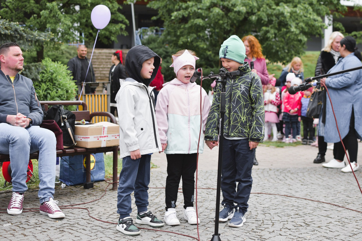Fontánu prebúdzali najmenší Ťahanovčania svojím spevom a tancom, foto 10