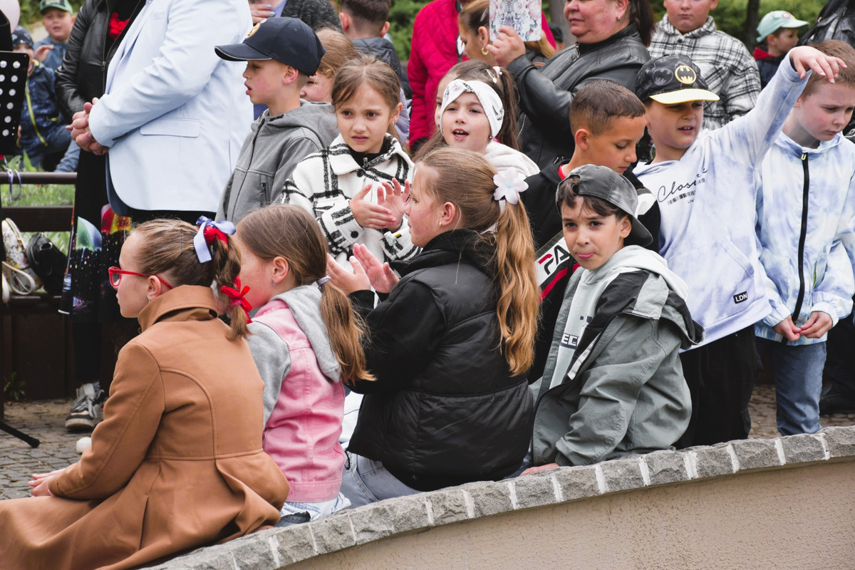 Fontánu prebúdzali najmenší Ťahanovčania svojím spevom a tancom, foto 15
