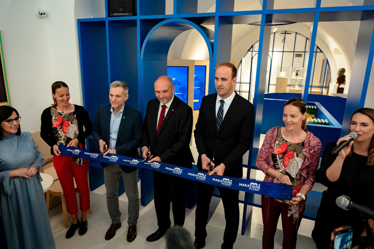 Vedenie mesta Košice slávnostne otvorili MarathonPoint na Hlavnej ulici, foto 5
