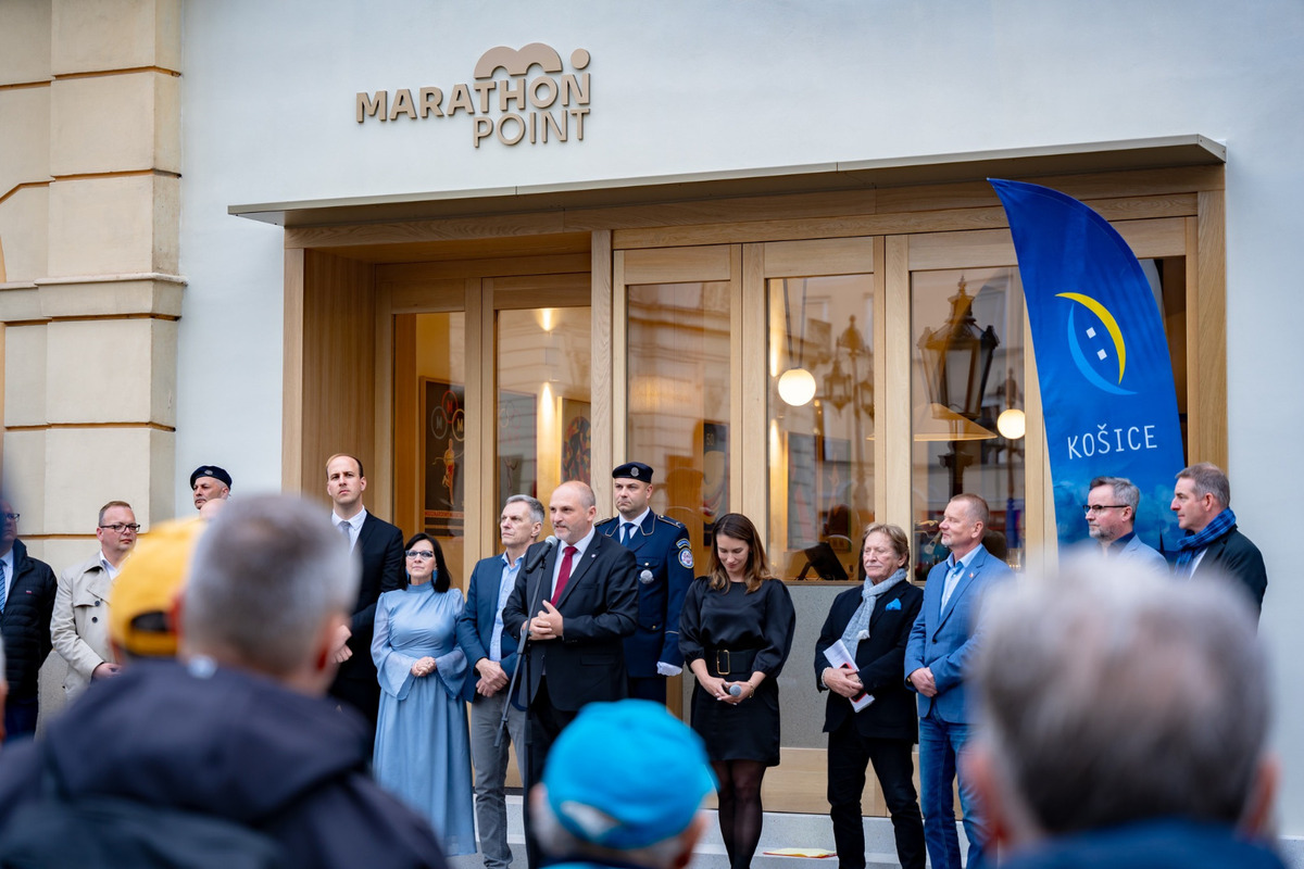 Vedenie mesta Košice slávnostne otvorili MarathonPoint na Hlavnej ulici, foto 6