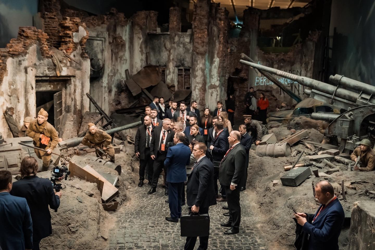 FOTO: Fico za Putinom. Ako jediný z EÚ sa zúčastnil osláv víťazstva v Moskve, foto 4