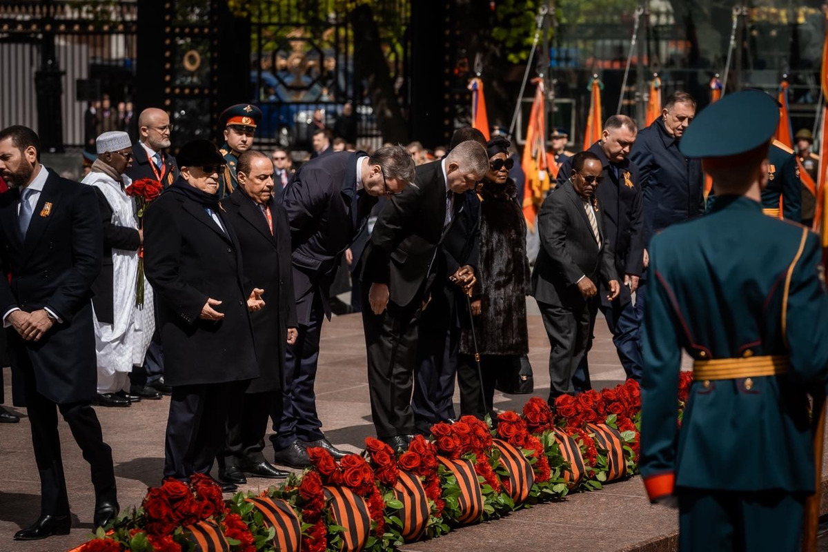 FOTO: Fico za Putinom. Ako jediný z EÚ sa zúčastnil osláv víťazstva v Moskve, foto 5
