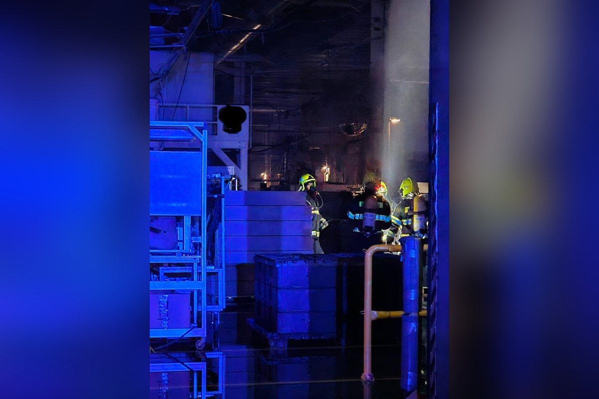 FOTO: Hasiči zasahovali pri požiari výrobnej haly pri košickom letisku, foto 2