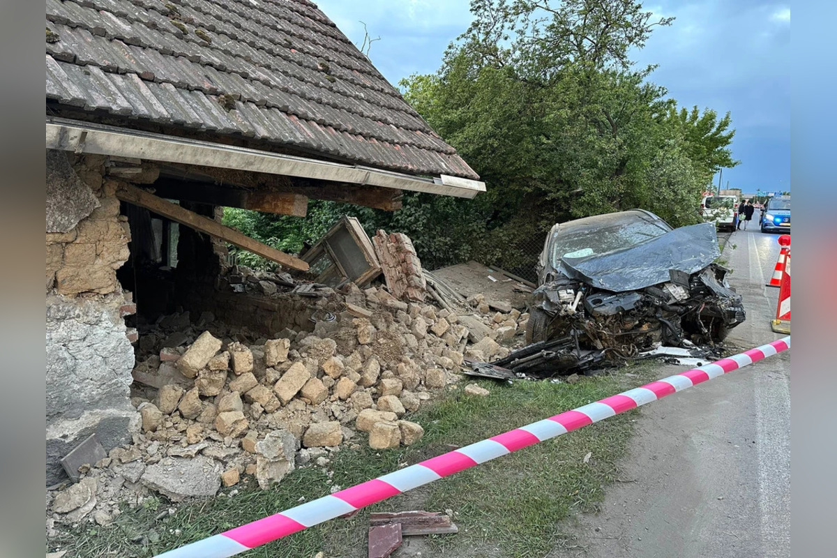 Polícia nadránom riešila kurióznu nehodu v Šaci, foto 1