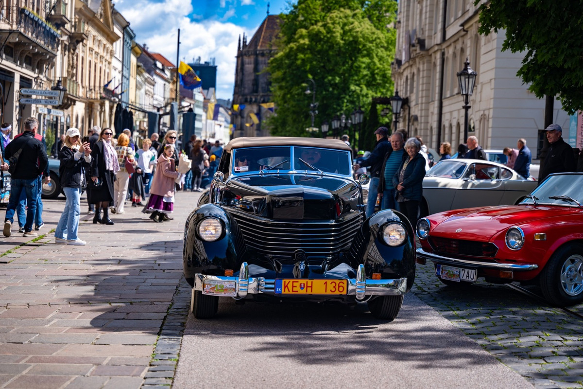 FOTO: Cassovia retro v Košiciach. Krásne historické vozidlá zaplnili centrum mesta, foto 6