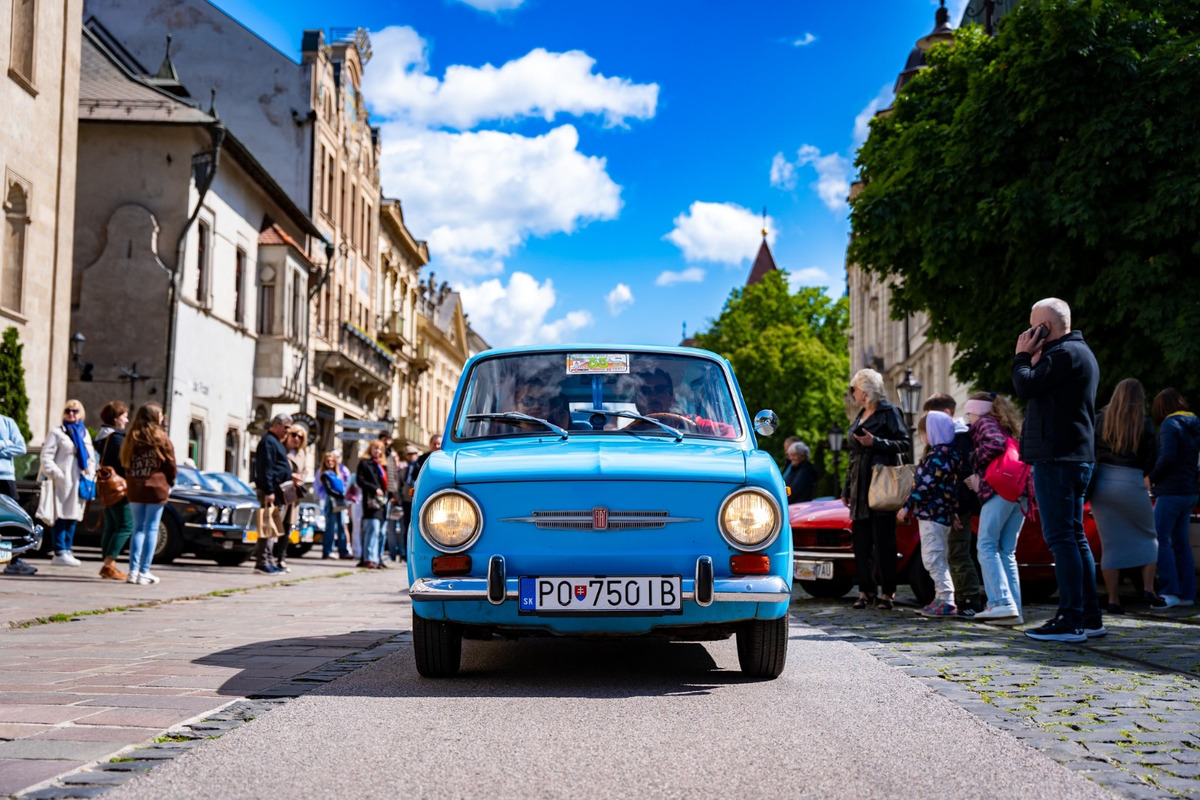 FOTO: Cassovia retro v Košiciach. Krásne historické vozidlá zaplnili centrum mesta, foto 7