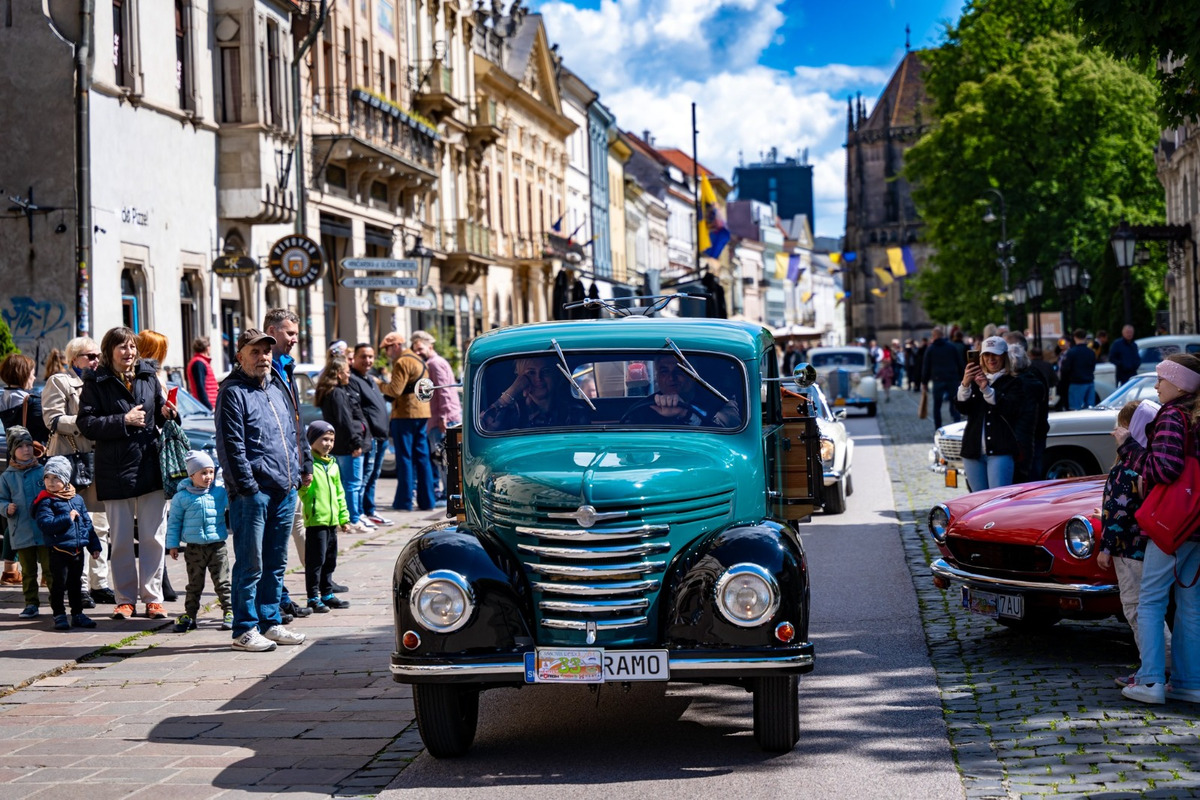 FOTO: Cassovia retro v Košiciach. Krásne historické vozidlá zaplnili centrum mesta, foto 9