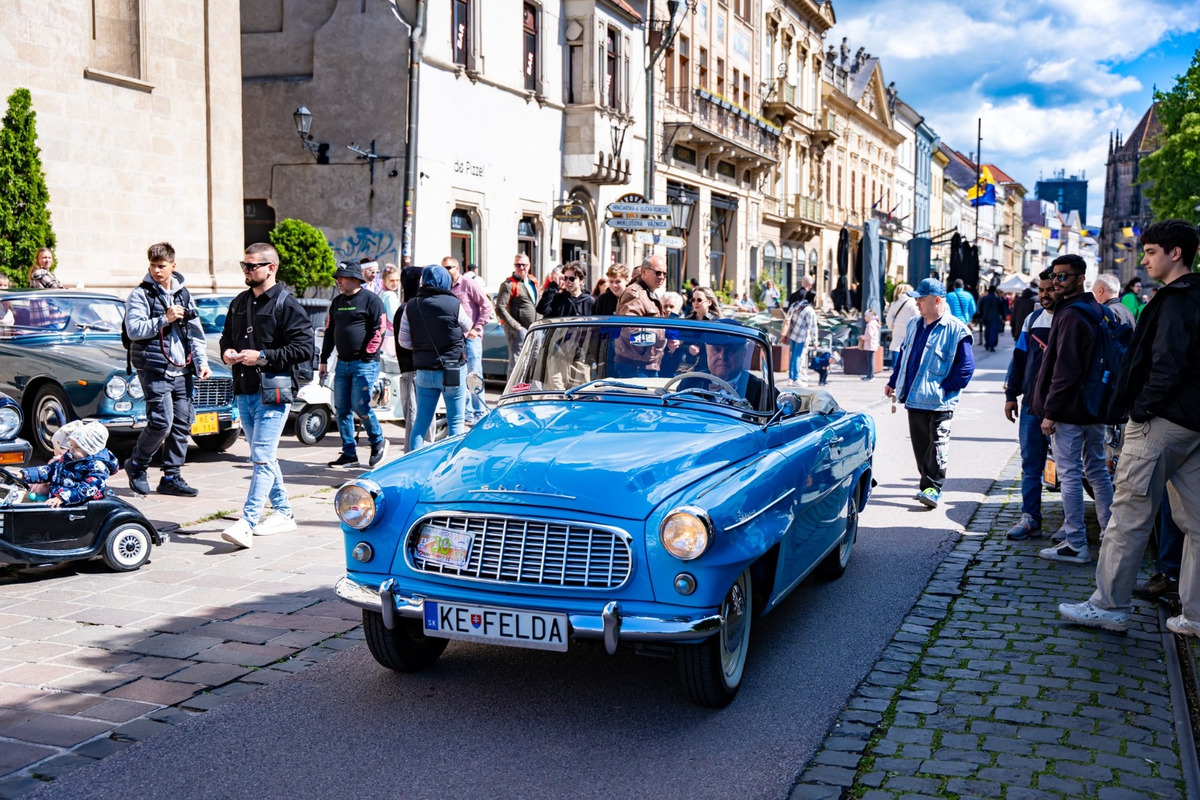 FOTO: Cassovia retro v Košiciach. Krásne historické vozidlá zaplnili centrum mesta, foto 12