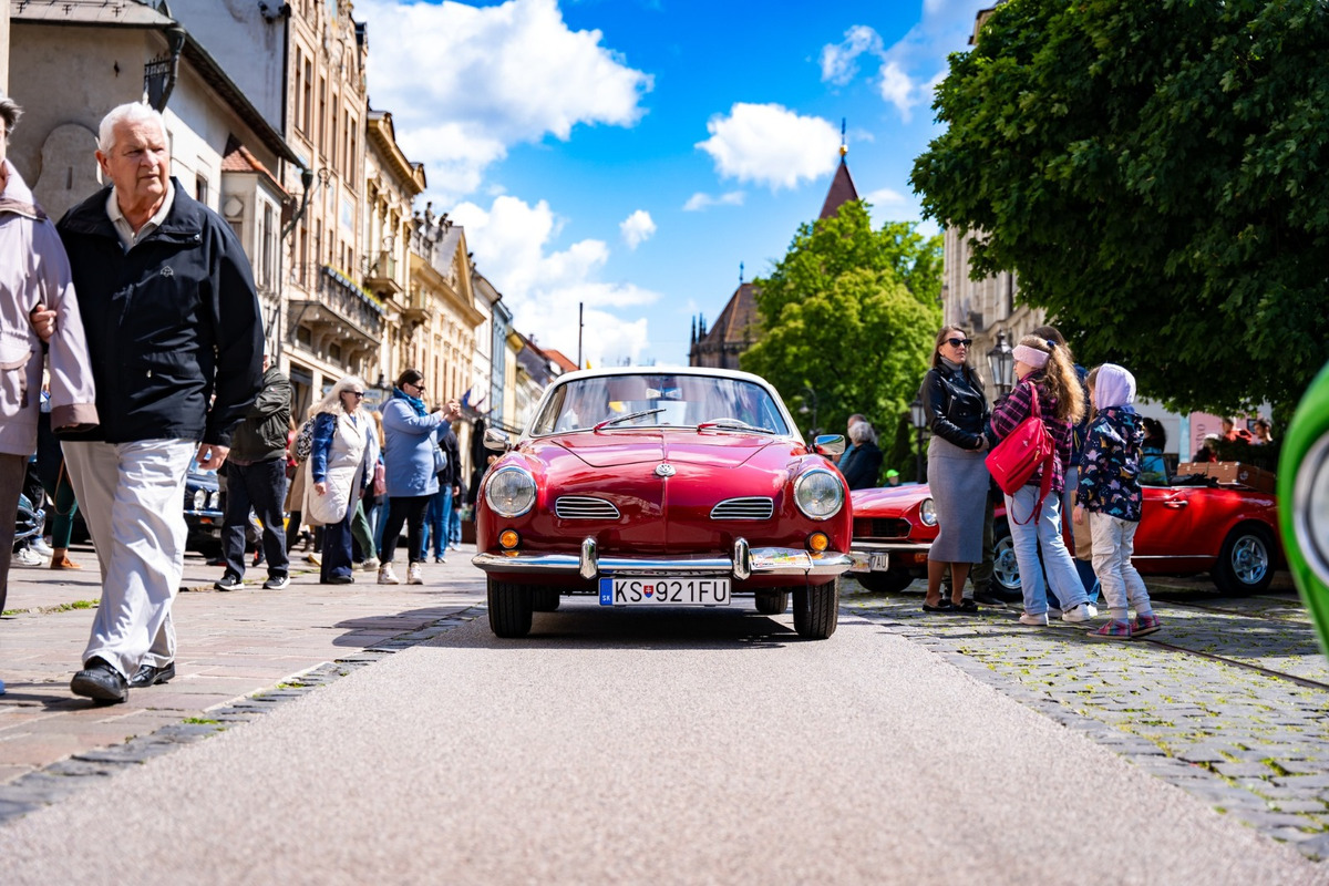 FOTO: Cassovia retro v Košiciach. Krásne historické vozidlá zaplnili centrum mesta, foto 13