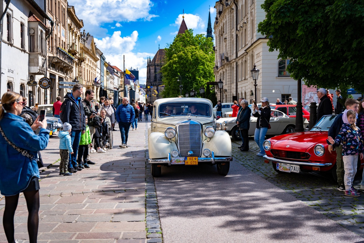 FOTO: Cassovia retro v Košiciach. Krásne historické vozidlá zaplnili centrum mesta, foto 16