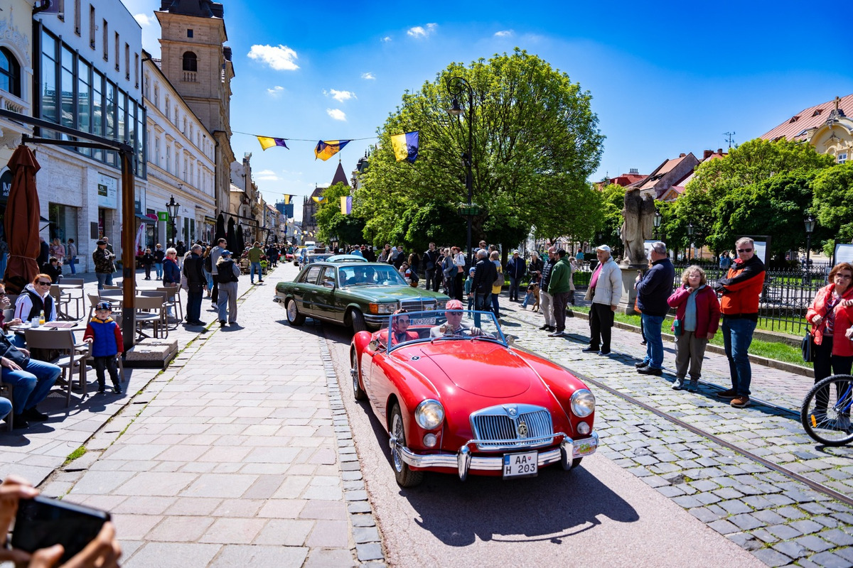 FOTO: Cassovia retro v Košiciach. Krásne historické vozidlá zaplnili centrum mesta, foto 41