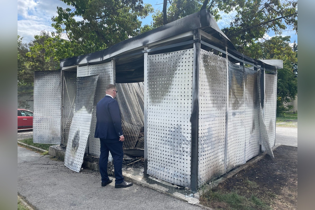 FOTO: Na Terase zhorelo kontajnerovisko až do tla, foto 4