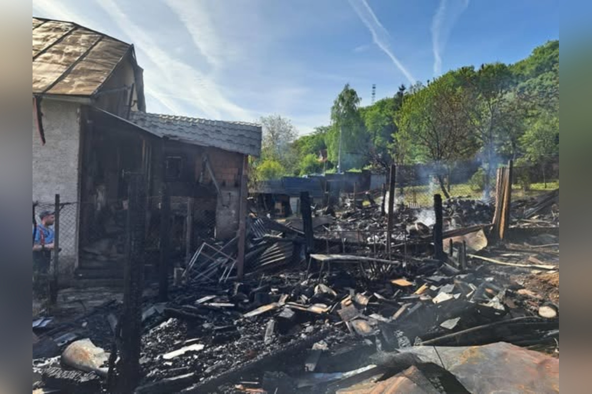 FOTO: Požiar v obci Sokoľ pripravil o domov dve rodiny, foto 1