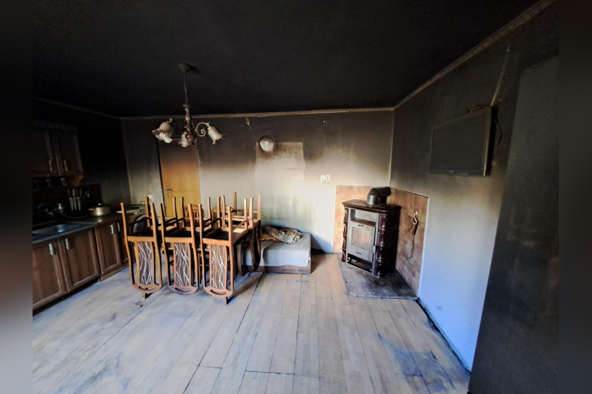 FOTO: Požiar v obci Sokoľ pripravil o domov dve rodiny, foto 5