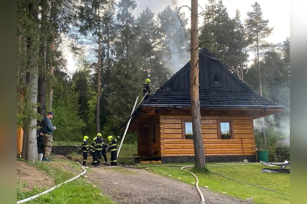 FOTO: Požiar chaty v stredisku Košiarny briežok, foto 3