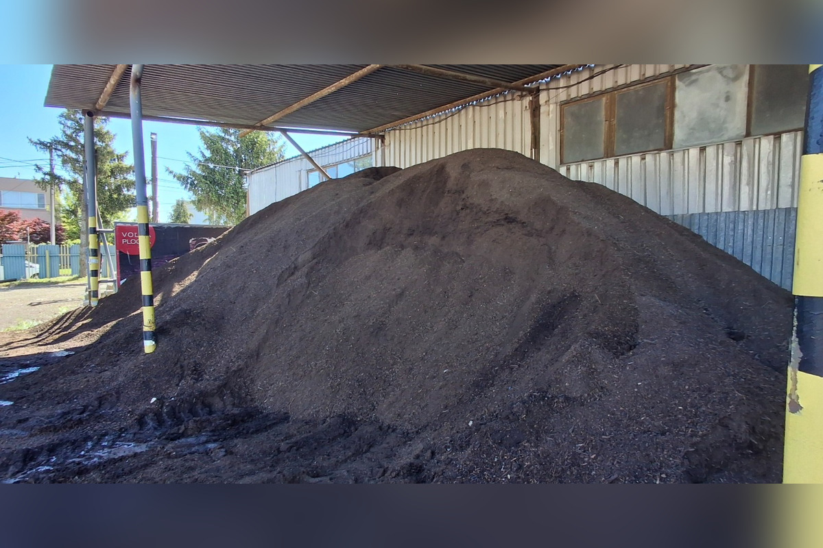 FOTO: Trebišovčania môžu získať kompost zadarmo, foto 9