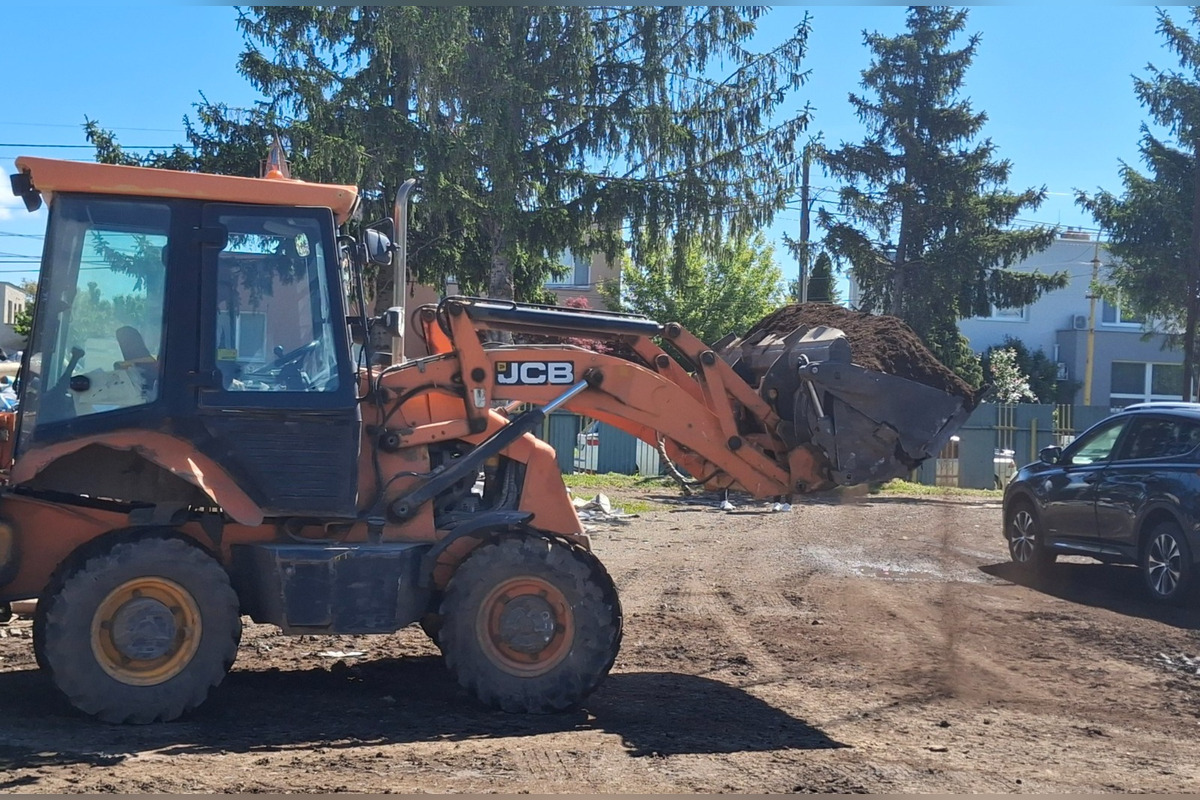 FOTO: Trebišovčania môžu získať kompost zadarmo, foto 7