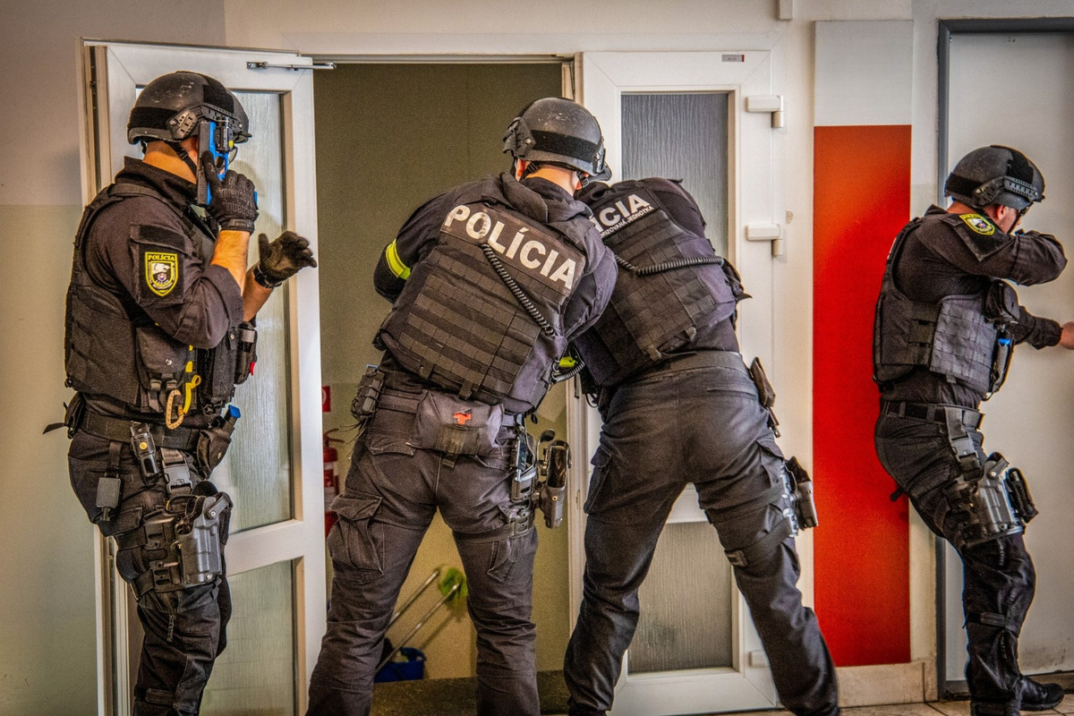 FOTO: Cvičenie záchranných zložiek na Južnej triede v Košiciach, foto 5