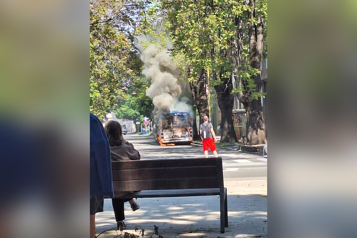 FOTO: V Košiciach horel autobus, foto 3