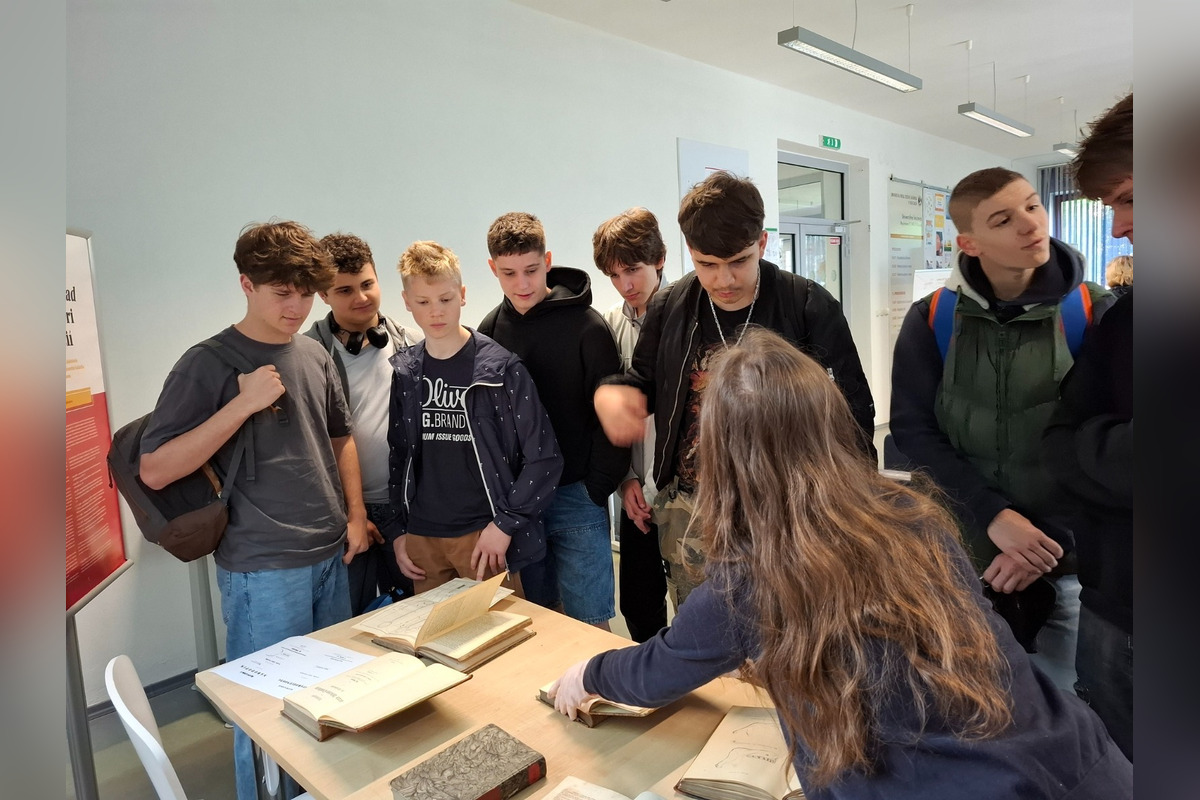 FOTO: UPJŠ pripravila pre stredoškolákov zaujímavé podujatie o Šafárikovi, foto 13