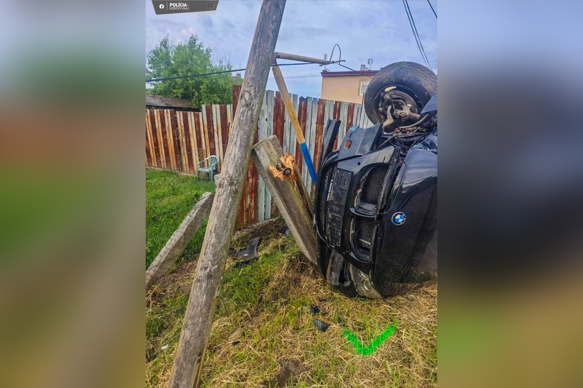 FOTO: V ranných hodinách došlo v obci Vojka k nehode, vodič nafúkal takmer dve promile, foto 1