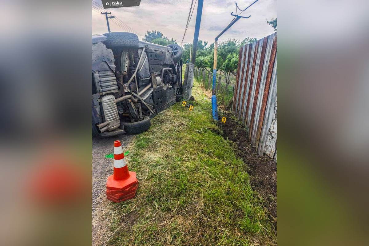 FOTO: V ranných hodinách došlo v obci Vojka k nehode, vodič nafúkal takmer dve promile, foto 2