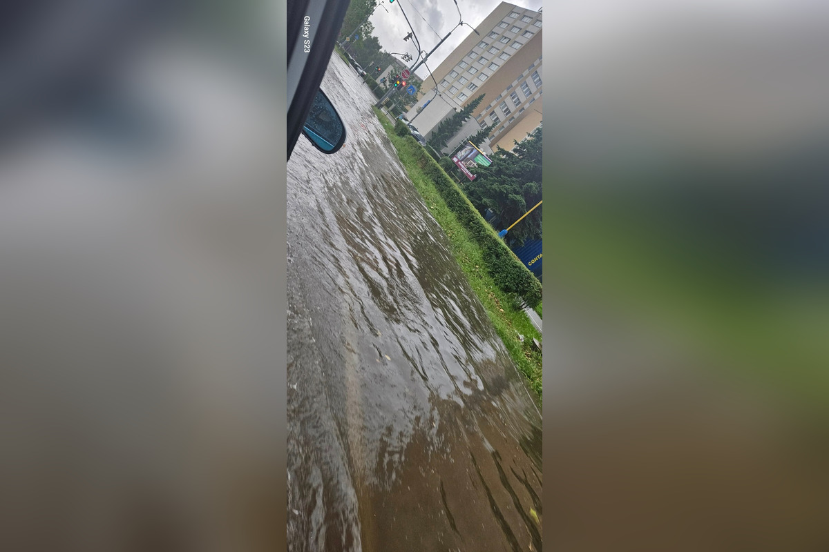 FOTO: Počasie v Košiciach úraduje, na cestách stojí voda, foto 1