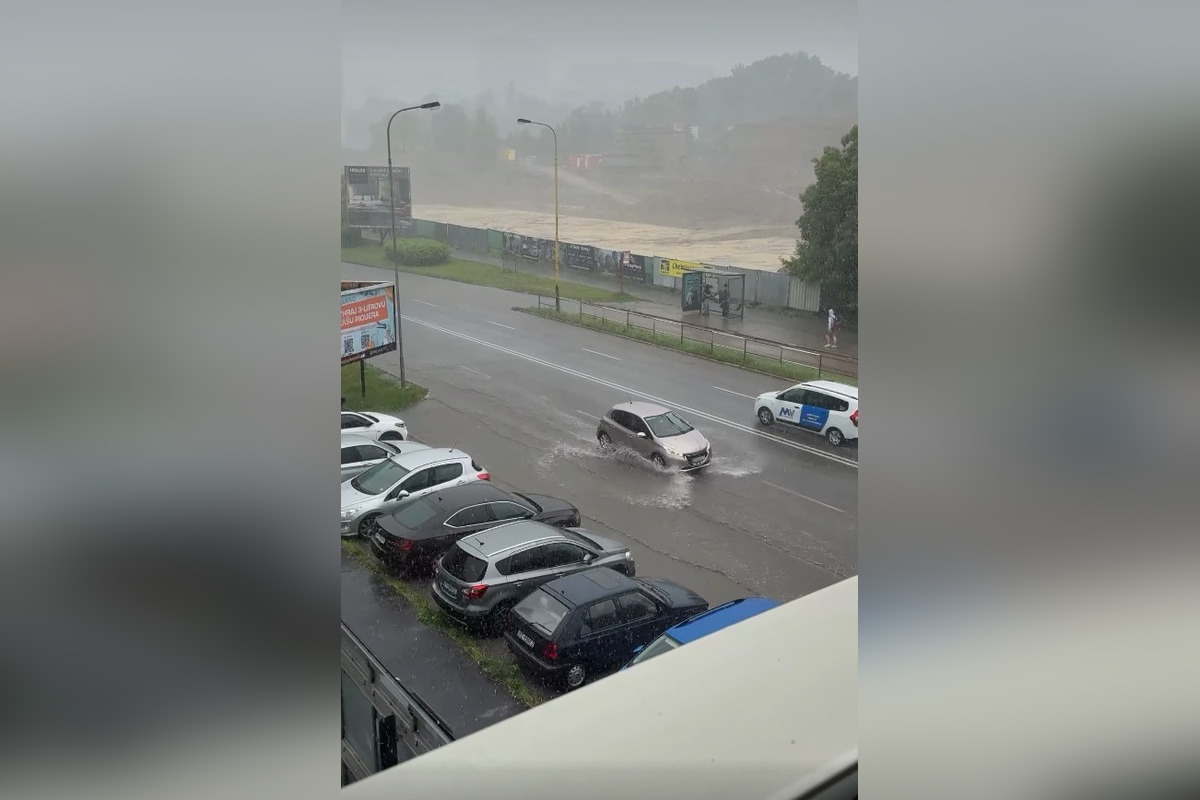 FOTO: Počasie v Košiciach úraduje, na cestách stojí voda, foto 4