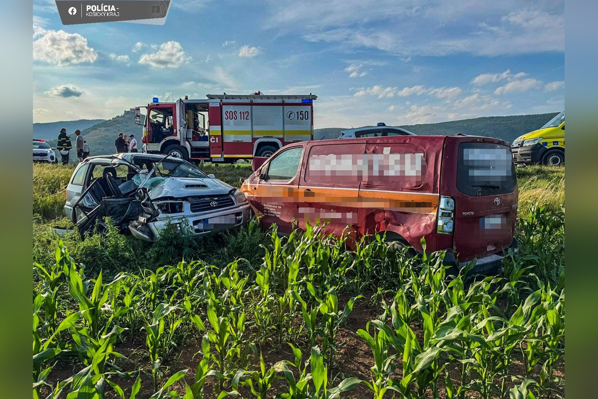 FOTO: Pred Turňou nad Bodvou došlo k vážnej dopravnej nehode, foto 1